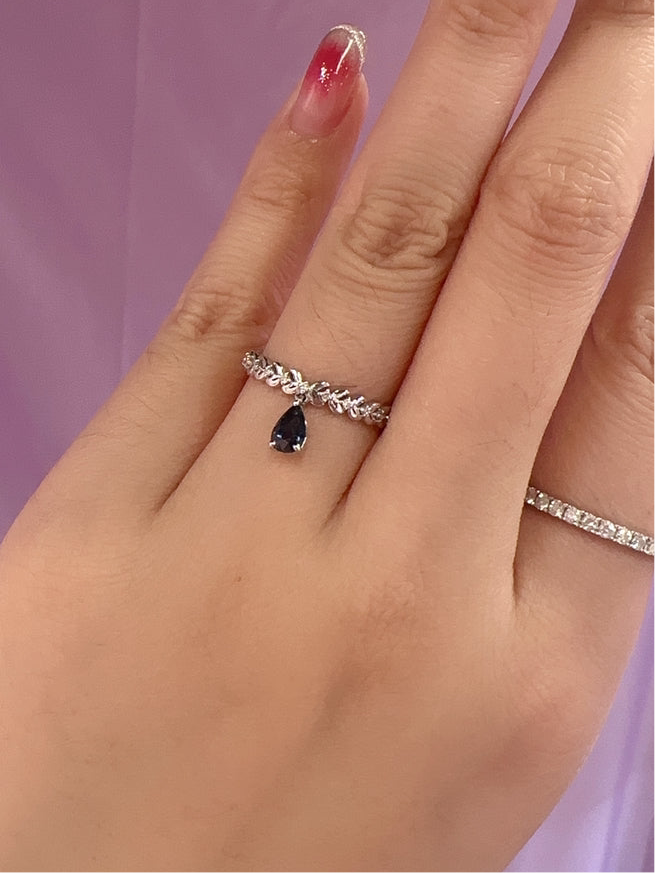 18k Blue Sapphire Ring