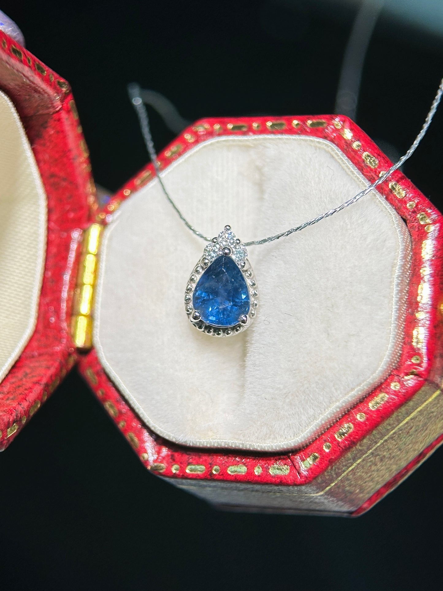 18K Gold Natural Sapphire Pendent