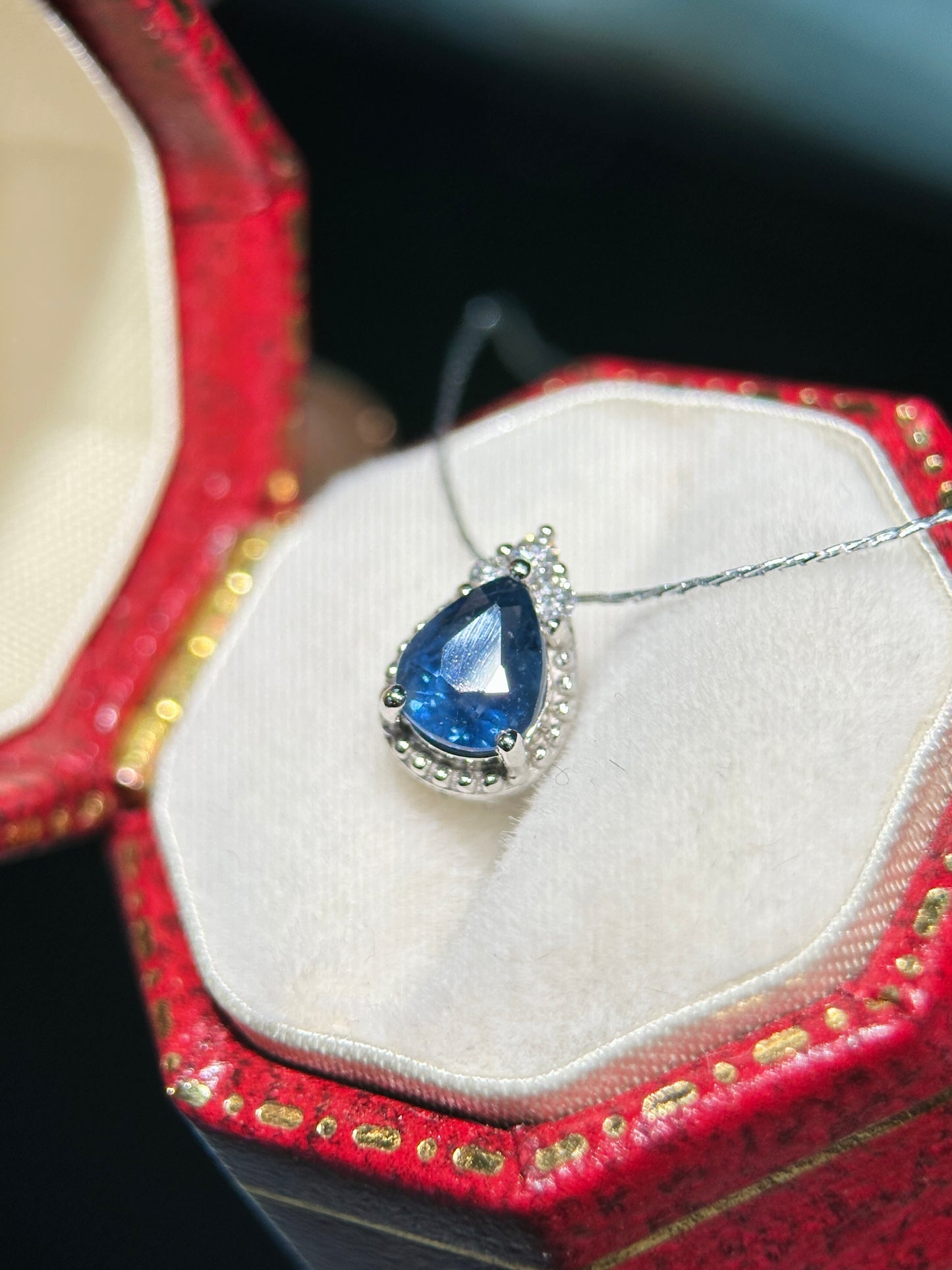 18K Gold Natural Sapphire Pendent