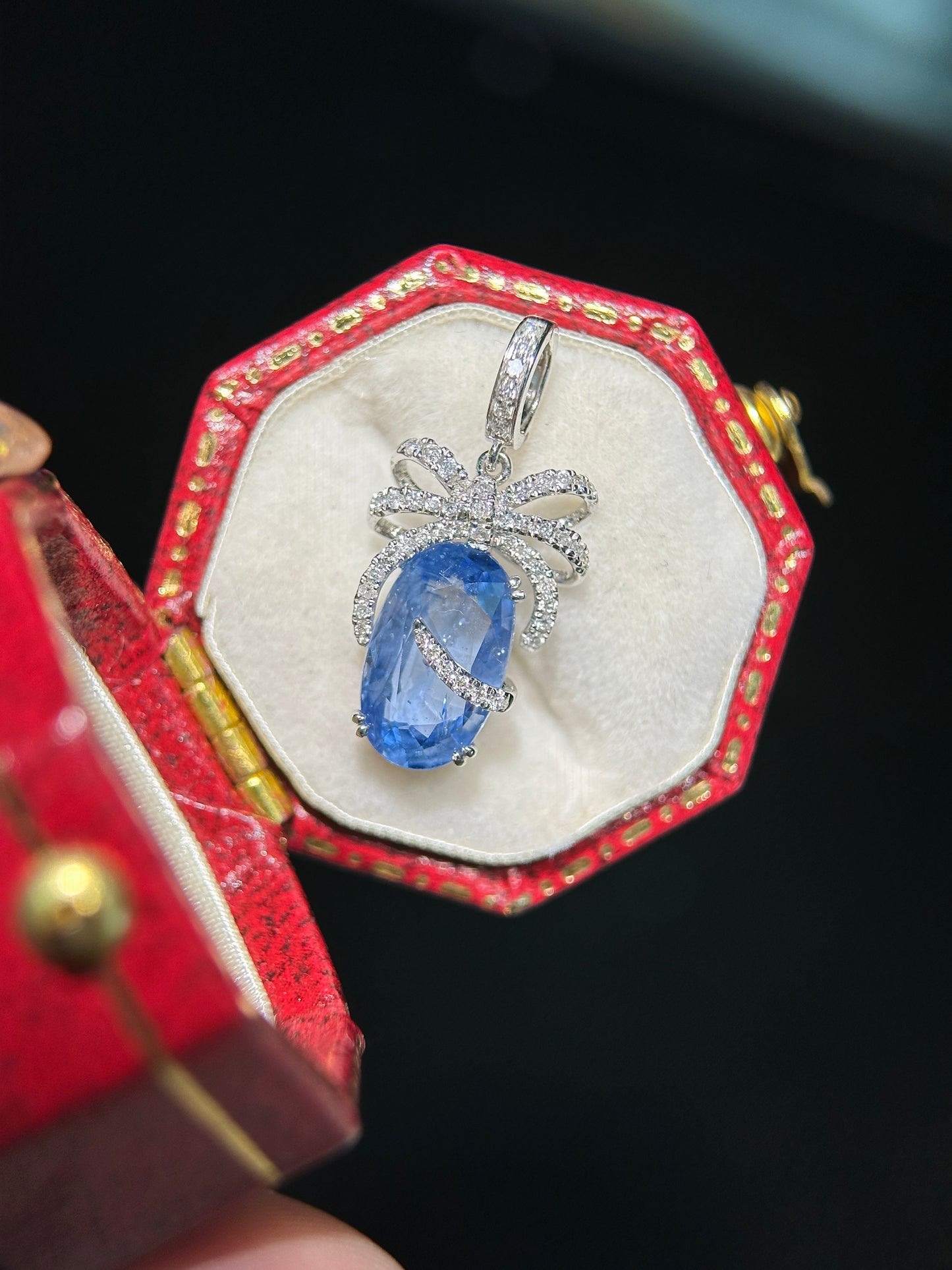 18K Gold 2.45ct Natural Sapphire Pendent