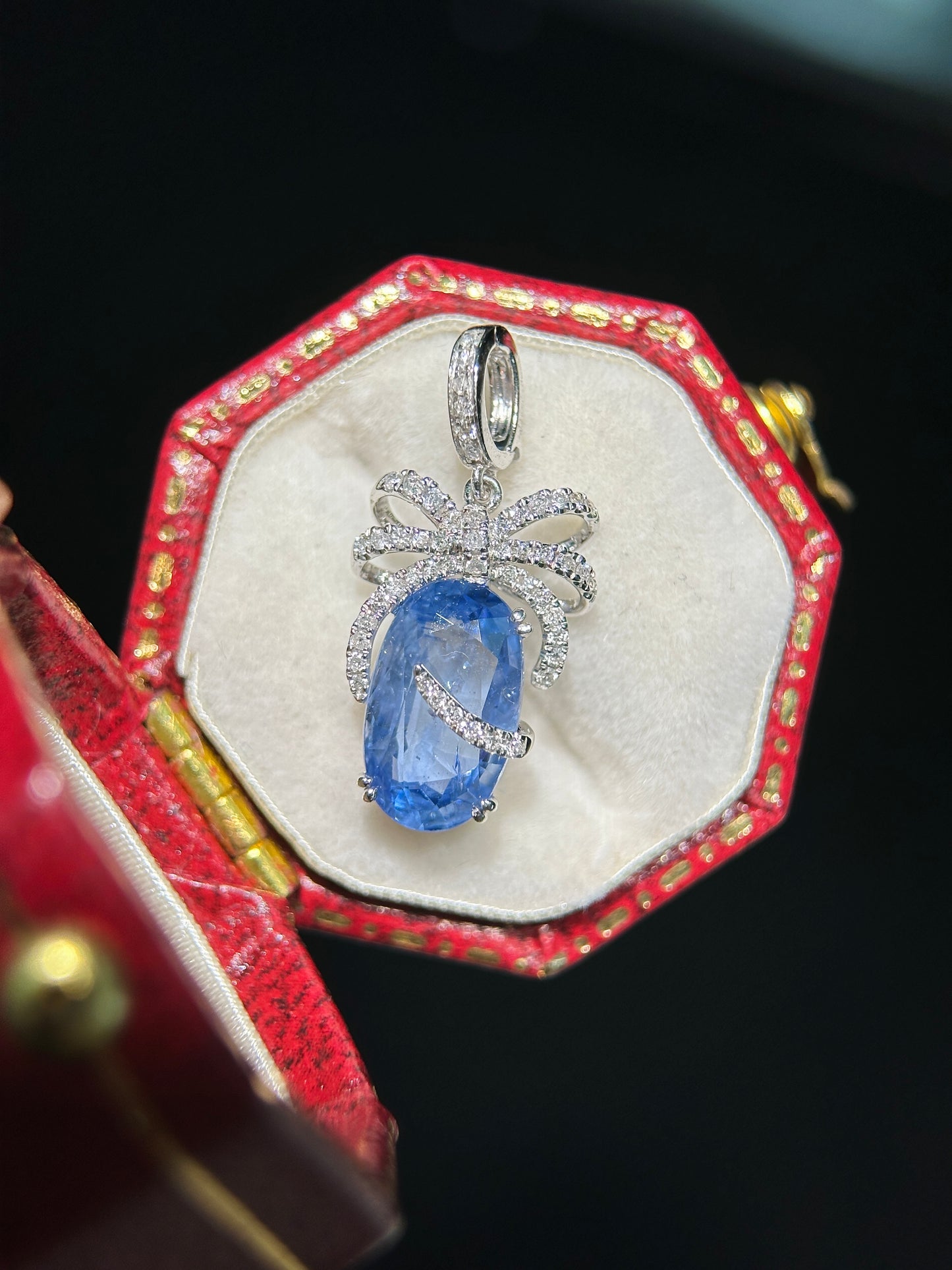 18K Gold 2.45ct Natural Sapphire Pendent