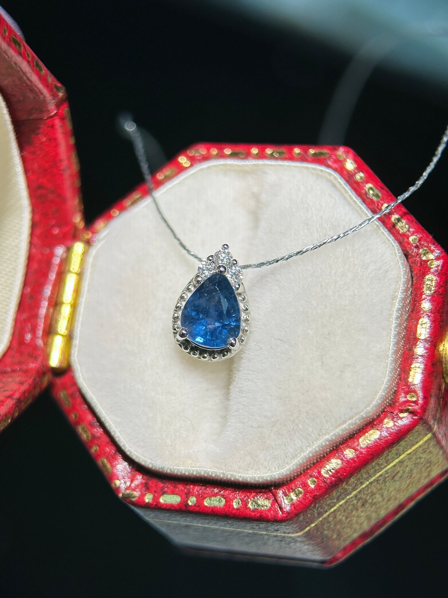 18K Gold Natural Sapphire Pendent