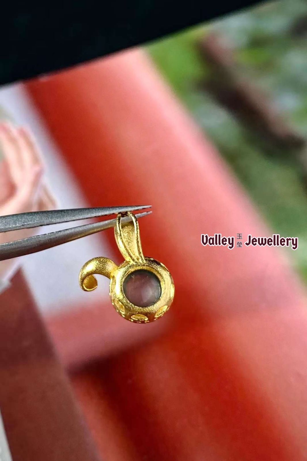 18K Gold Rabbit Jadeite Pendant