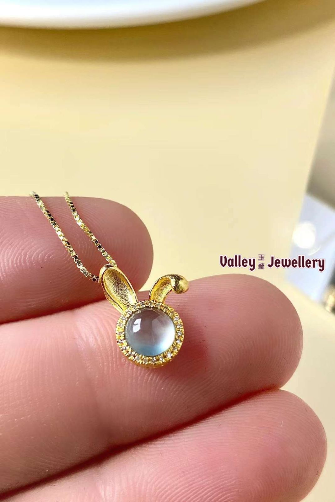 18K Gold Rabbit Jadeite Pendant