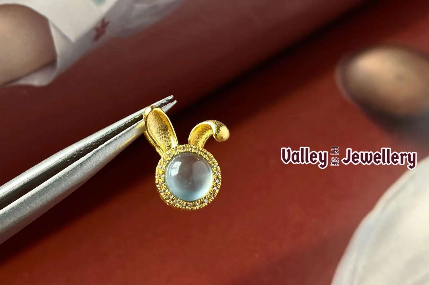 18K Gold Rabbit Jadeite Pendant