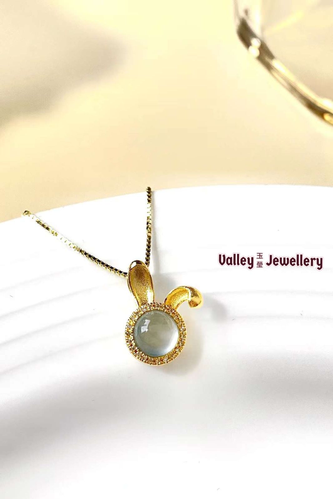 18K Gold Rabbit Jadeite Pendant