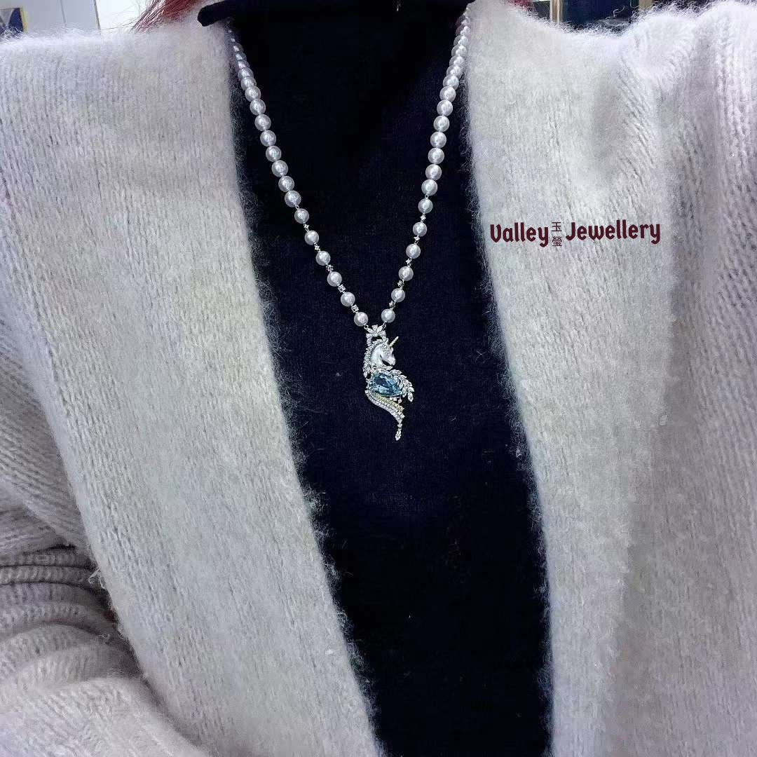 Unicorn 18K Gold Aquamarine with Pearl Necklace