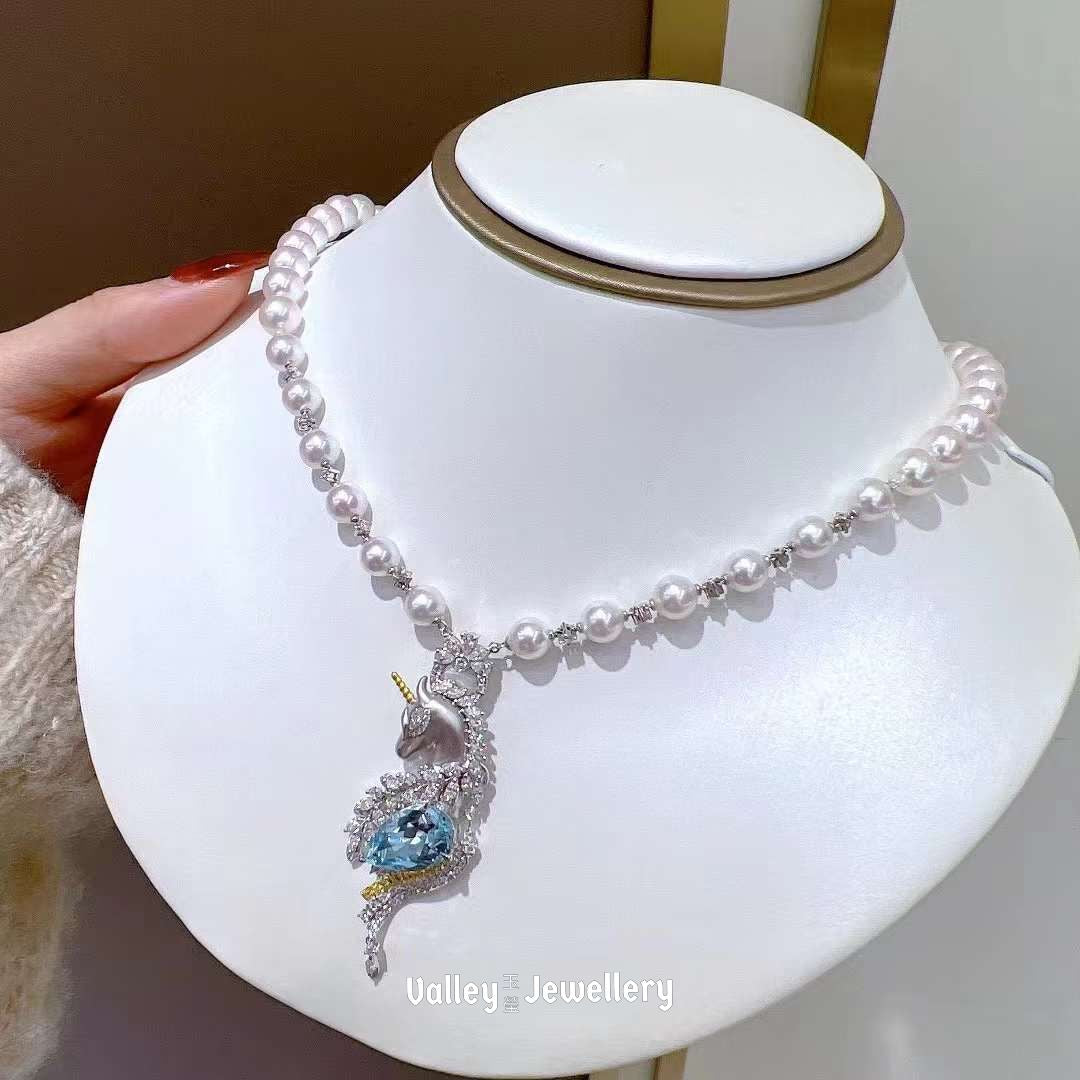 Unicorn 18K Gold Aquamarine with Pearl Necklace