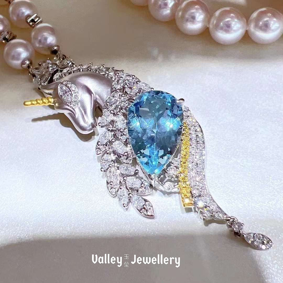 Unicorn 18K Gold Aquamarine with Pearl Necklace