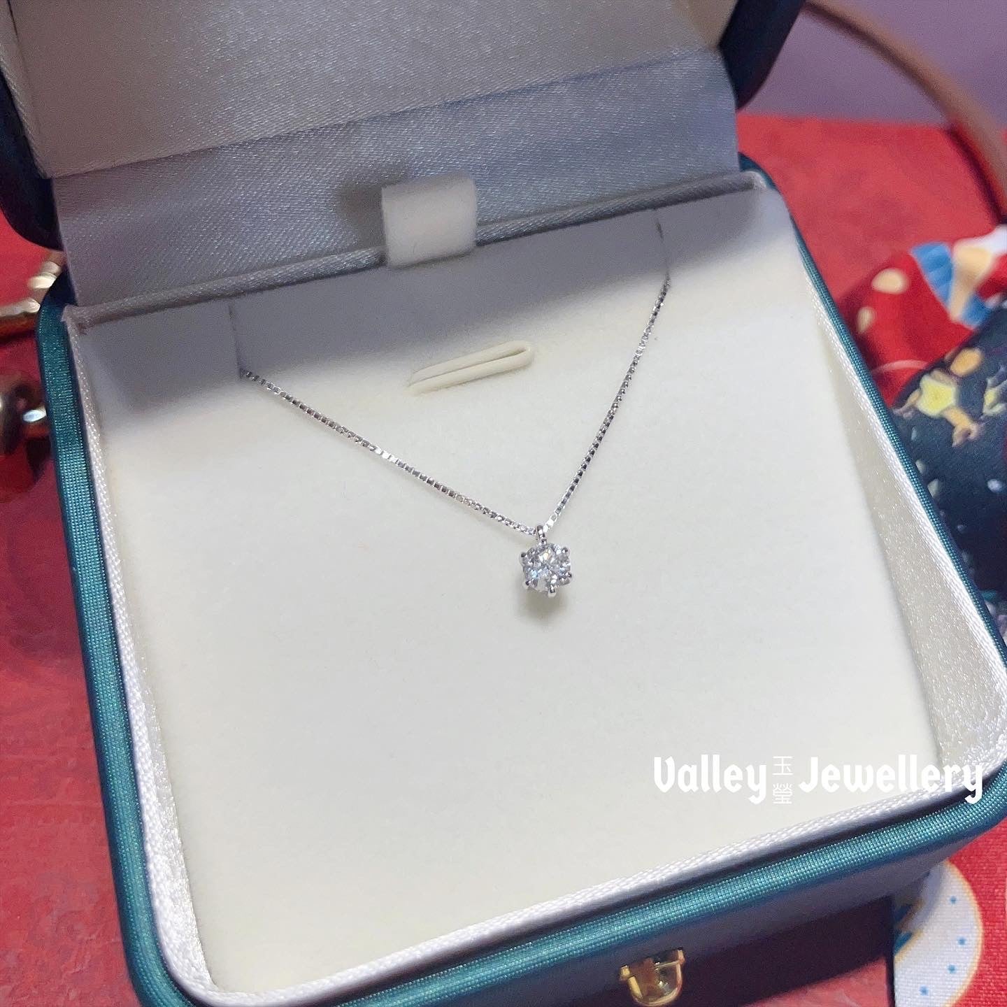 Diamond ( 0.31ct.) Pendant with Chain