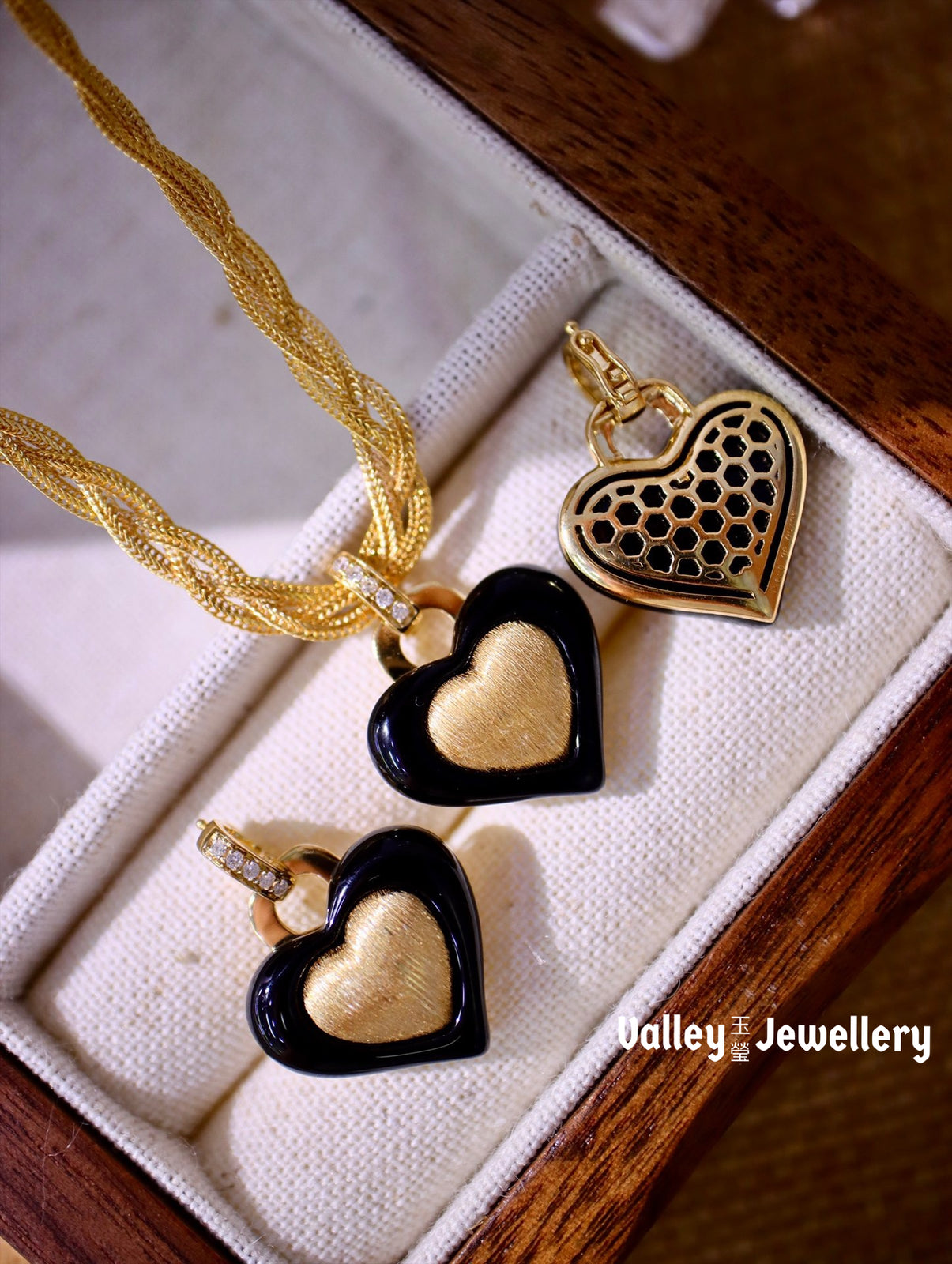 18K Black Agate Heart Pendant