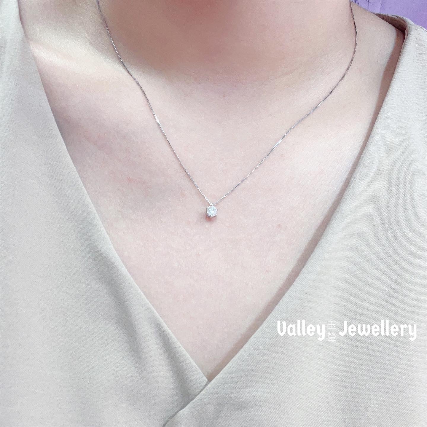 Diamond ( 0.31ct.) Pendant with Chain