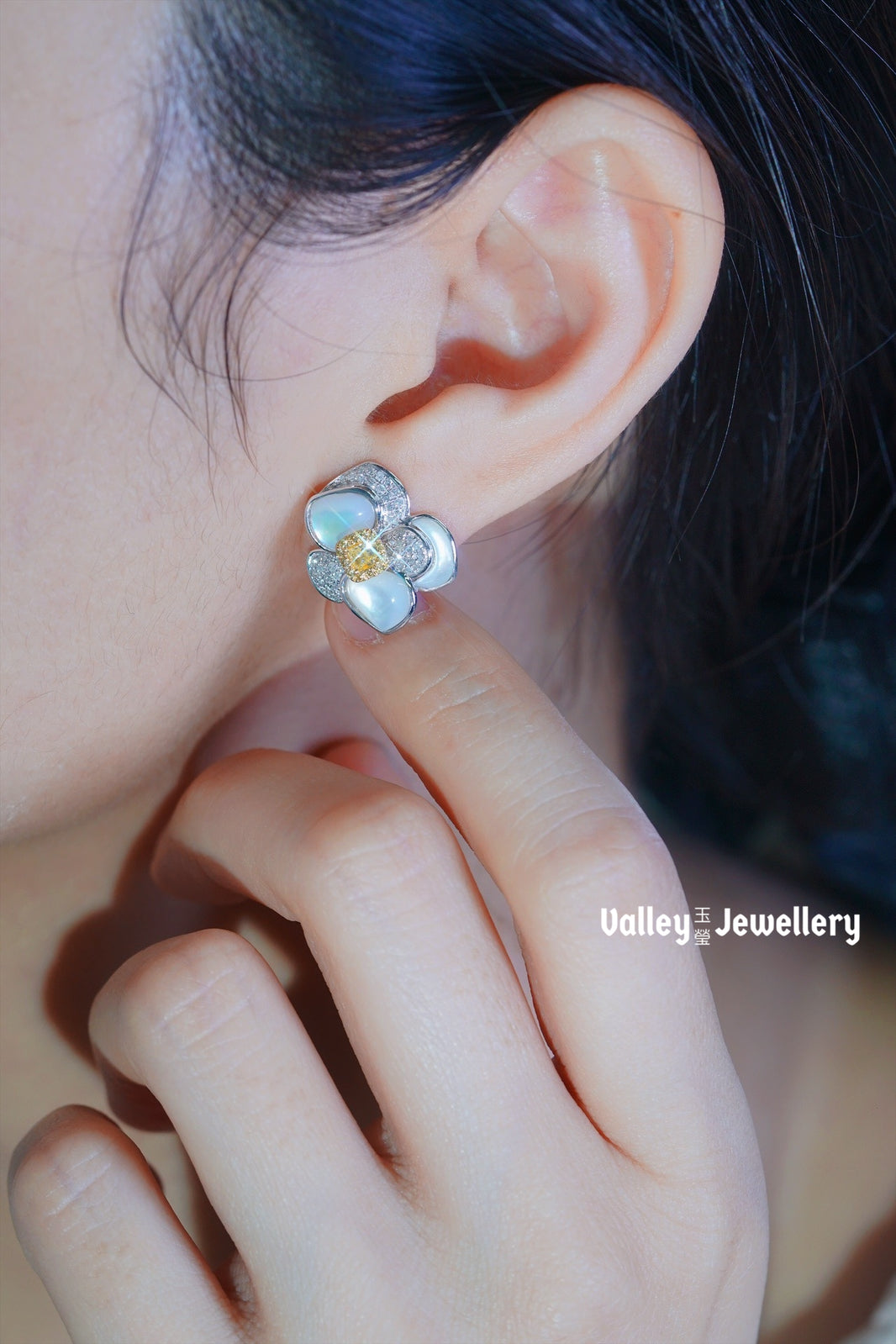 18K Mother of Pearl with Yellow Diamond Flower Earrings