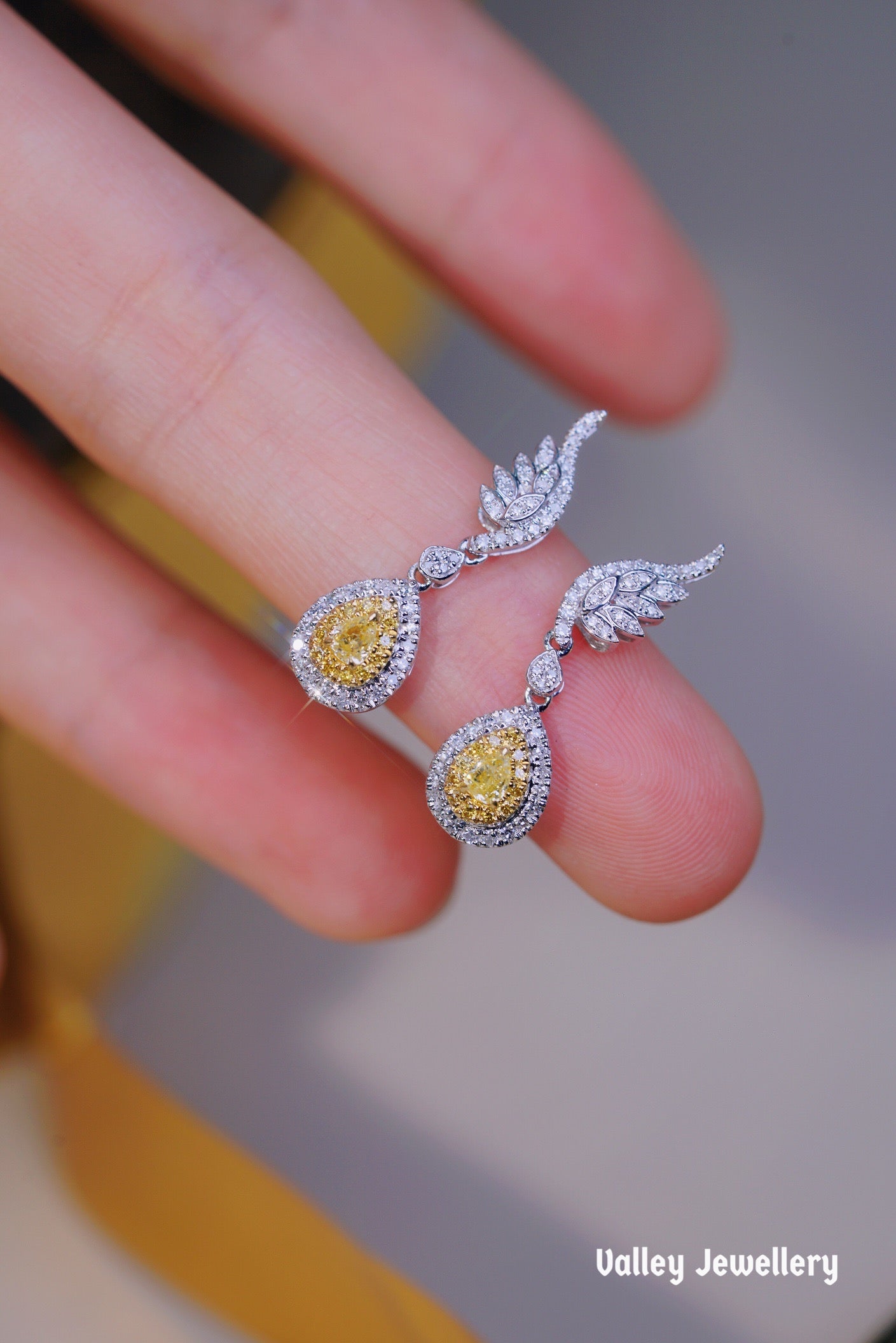 0.60ct 18K Yellow diamond earrings