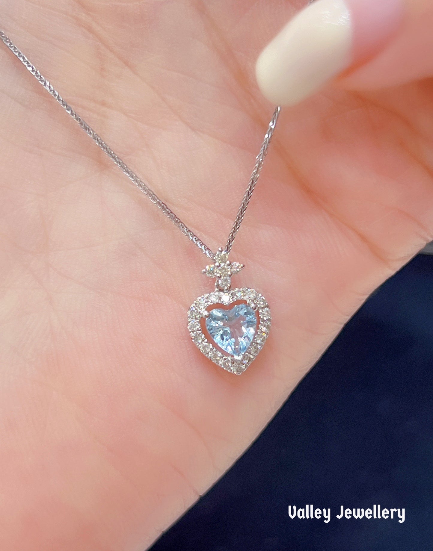 18K Quamarine love diamond necklace