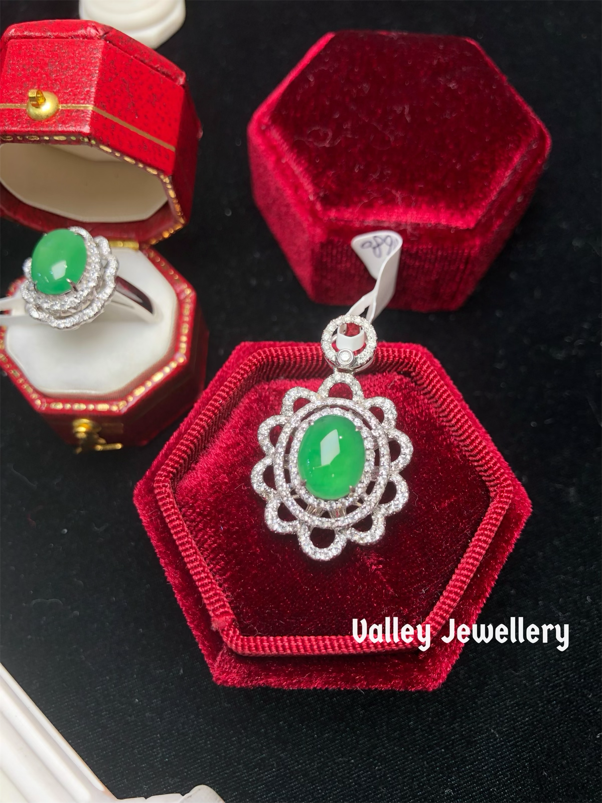 18K Natural Jadeite Pendant with diamonds