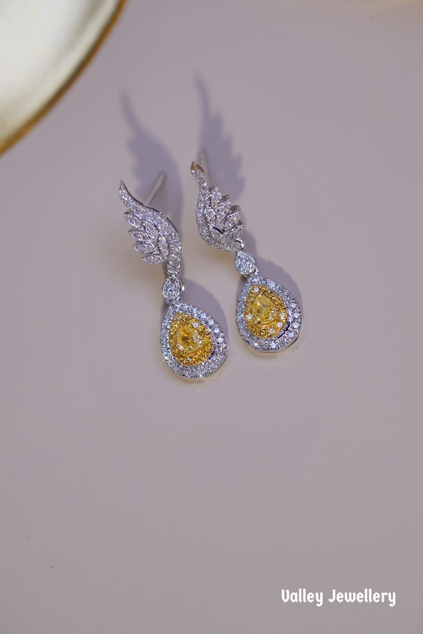 0.60ct 18K Yellow diamond earrings