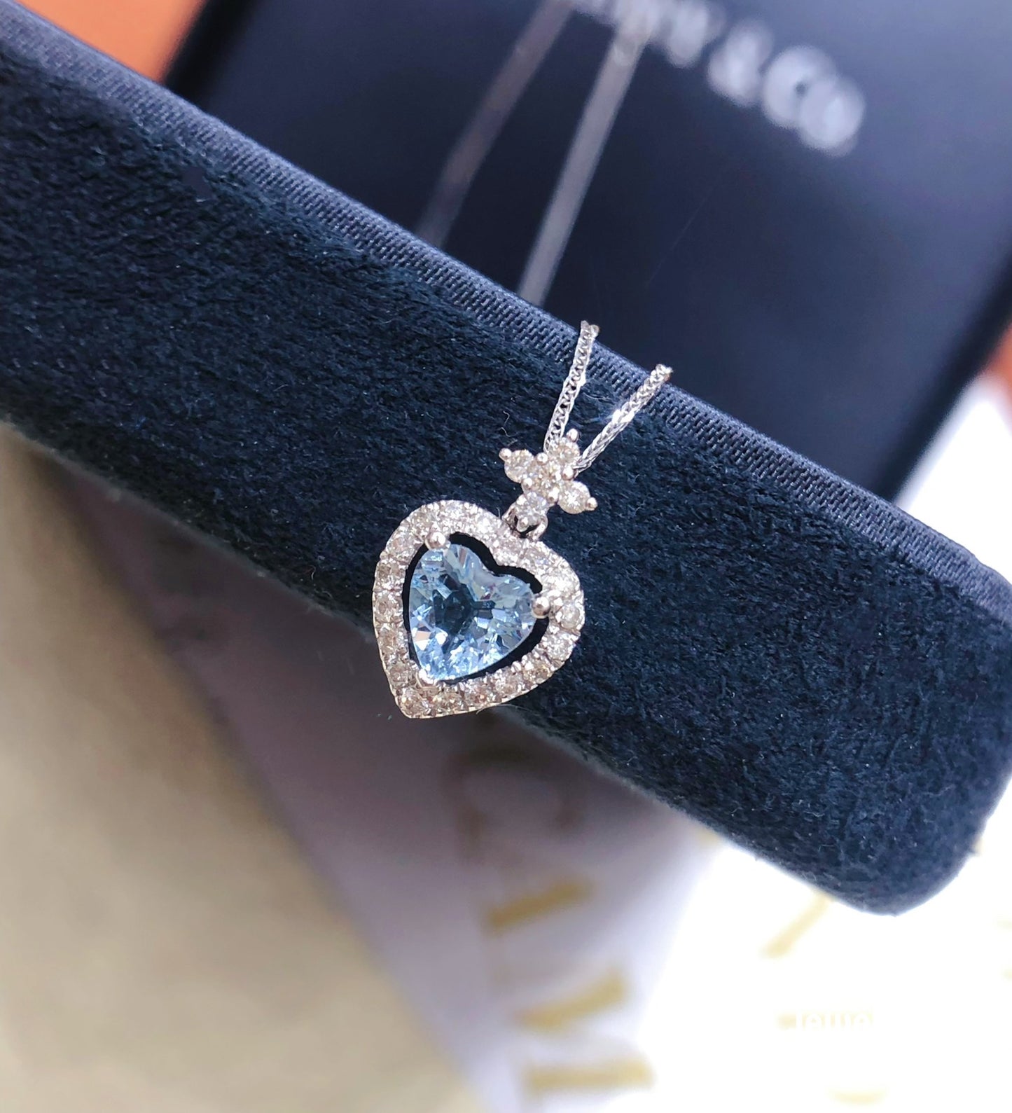 18K Quamarine love diamond necklace