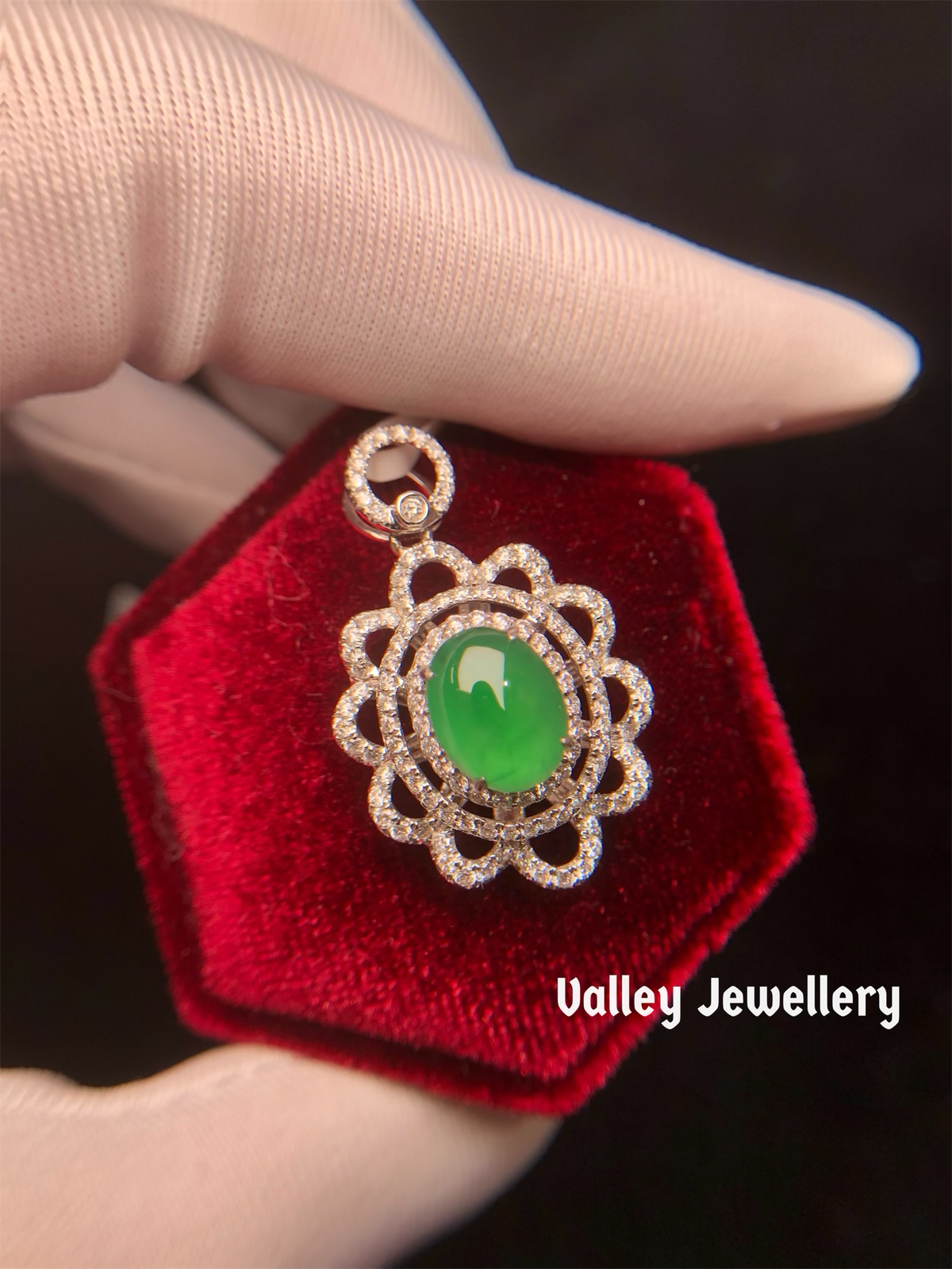 18K Natural Jadeite Pendant with diamonds