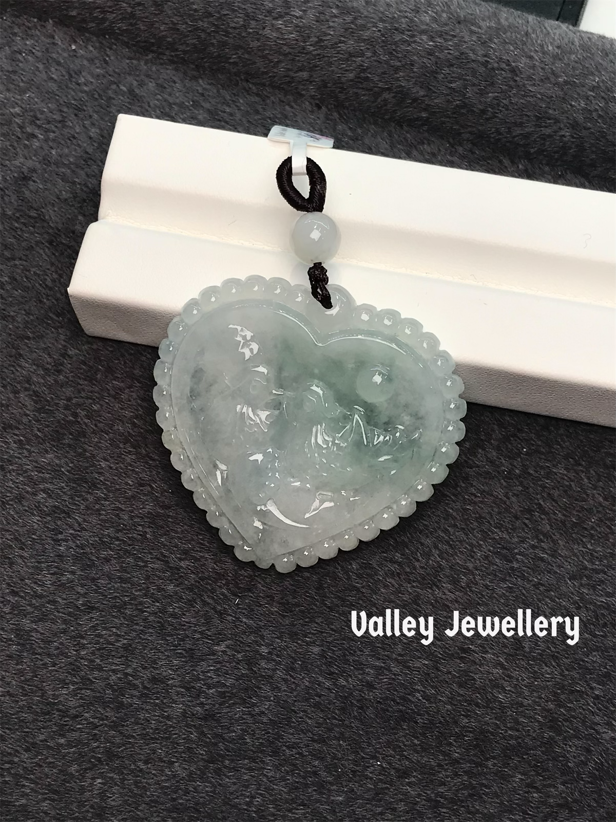 Heart-shaped jade pendant