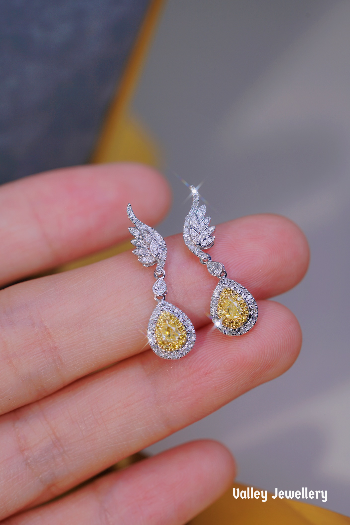 0.60ct 18K Yellow diamond earrings