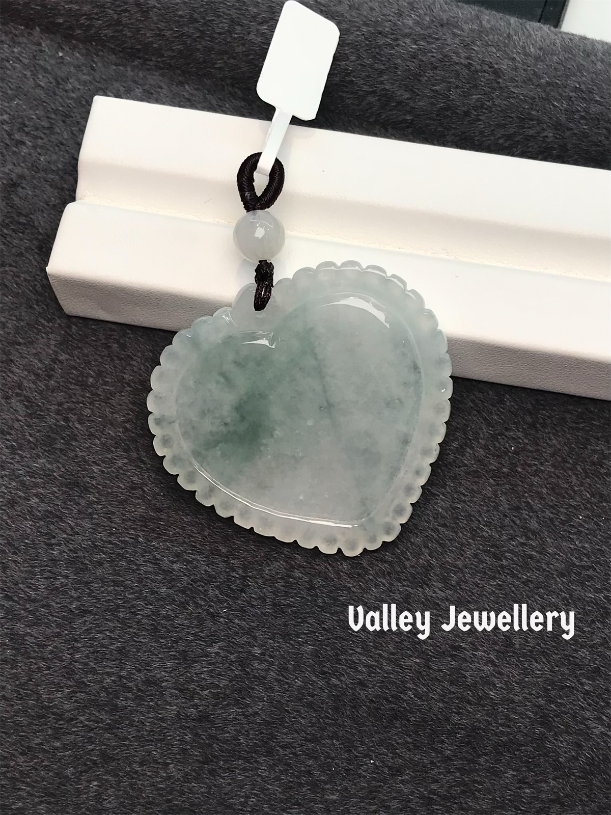 Heart-shaped jade pendant