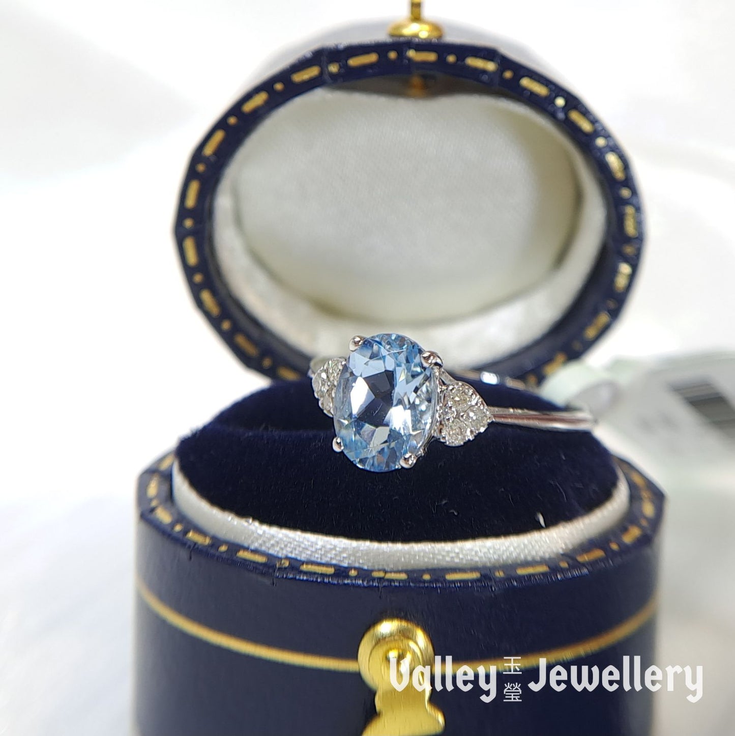 18K Gold Aquamarine Ring with diamonds