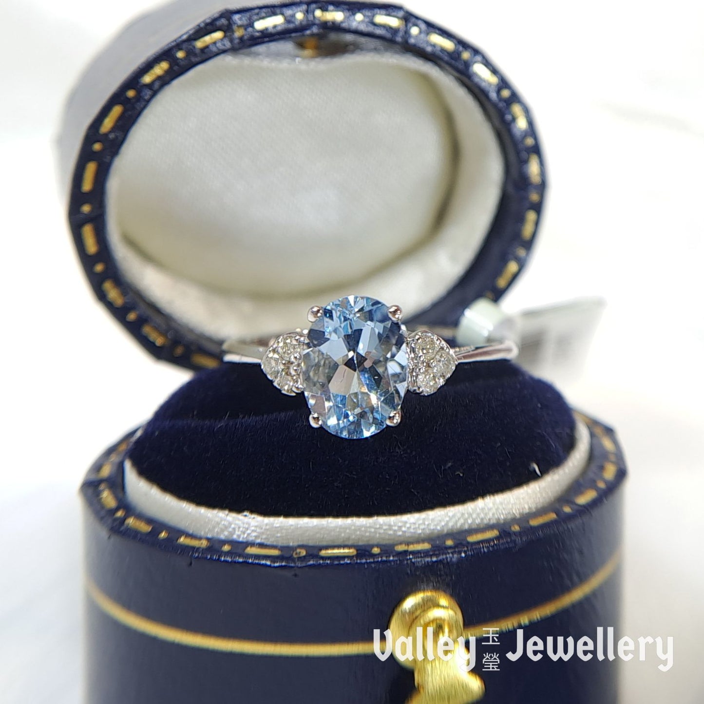 18K Gold Aquamarine Ring with diamonds