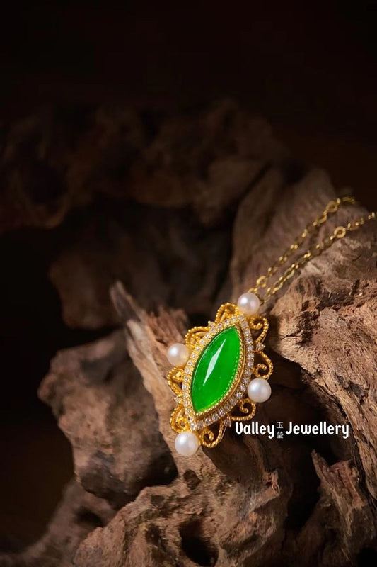 18K Gold Jadeite Pendant with necklace