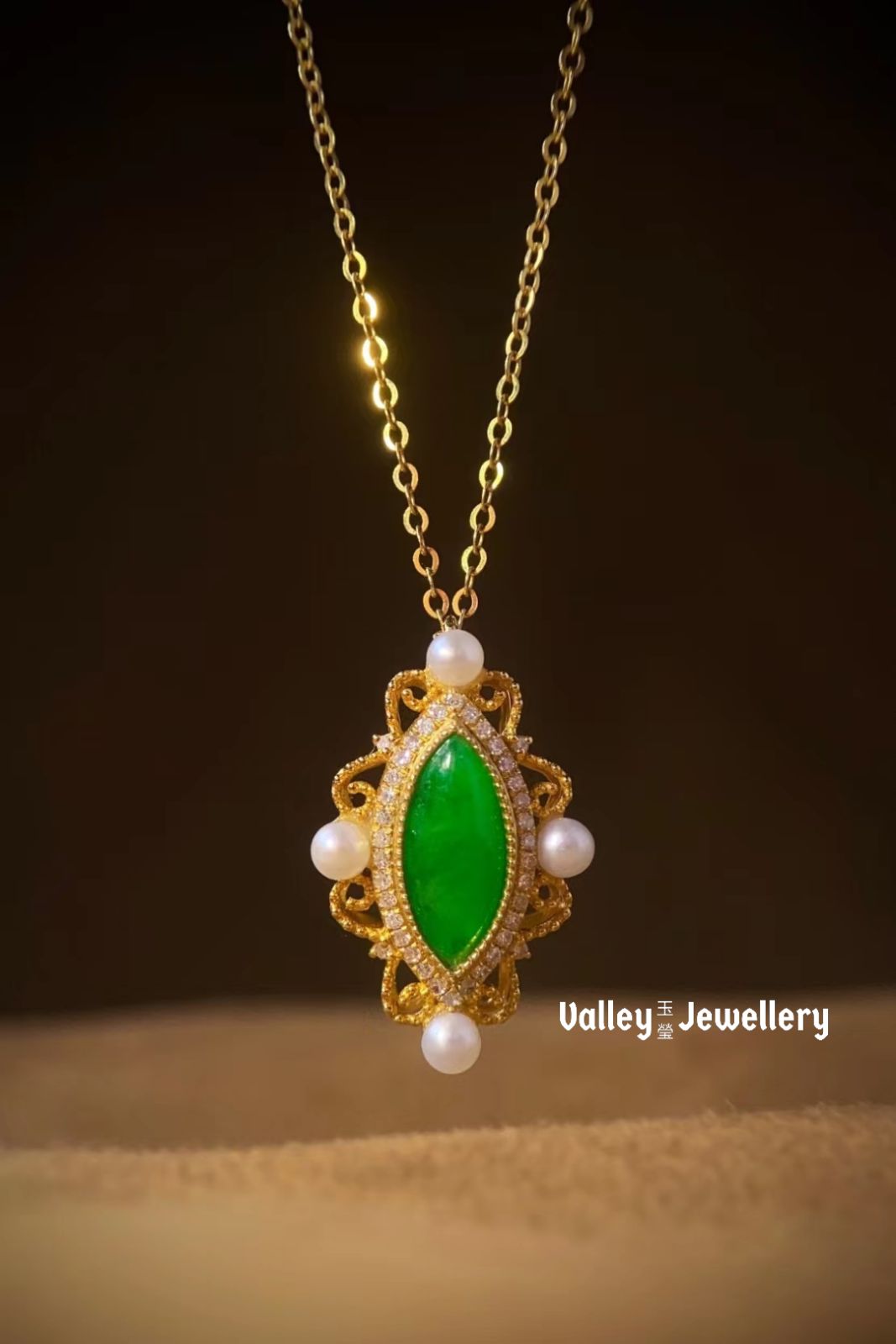 18K Gold Jadeite Pendant with necklace