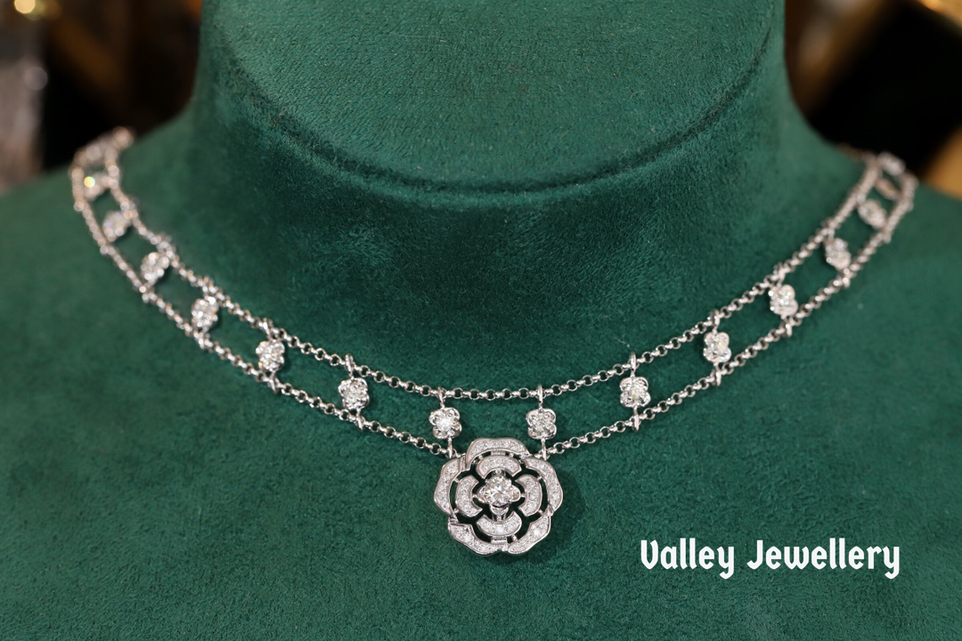 18K Flowers Diamond Necklace