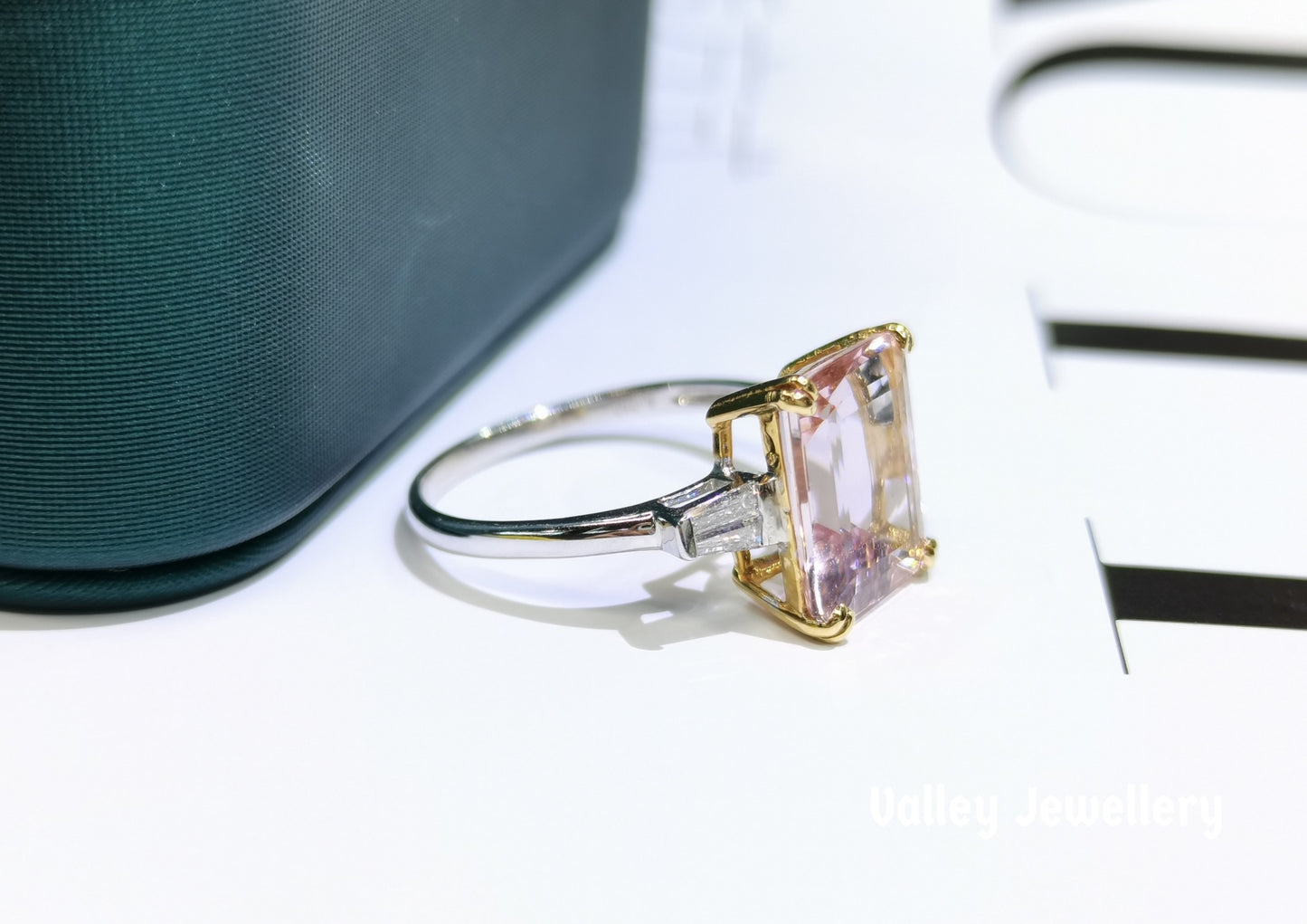 18K gold 3.55 carats Morganite ring