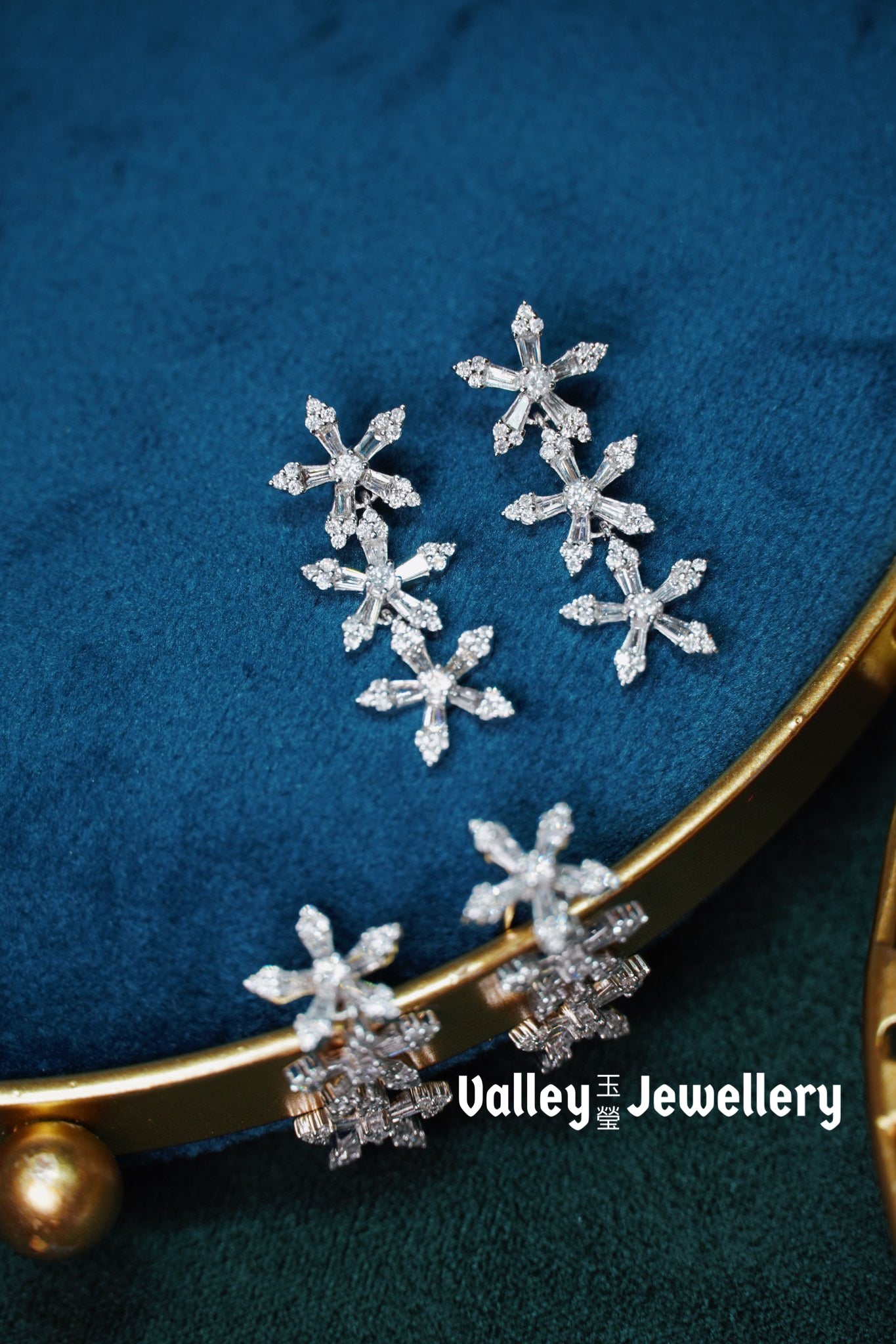 18K Sparkling Diamond Flower Earrings