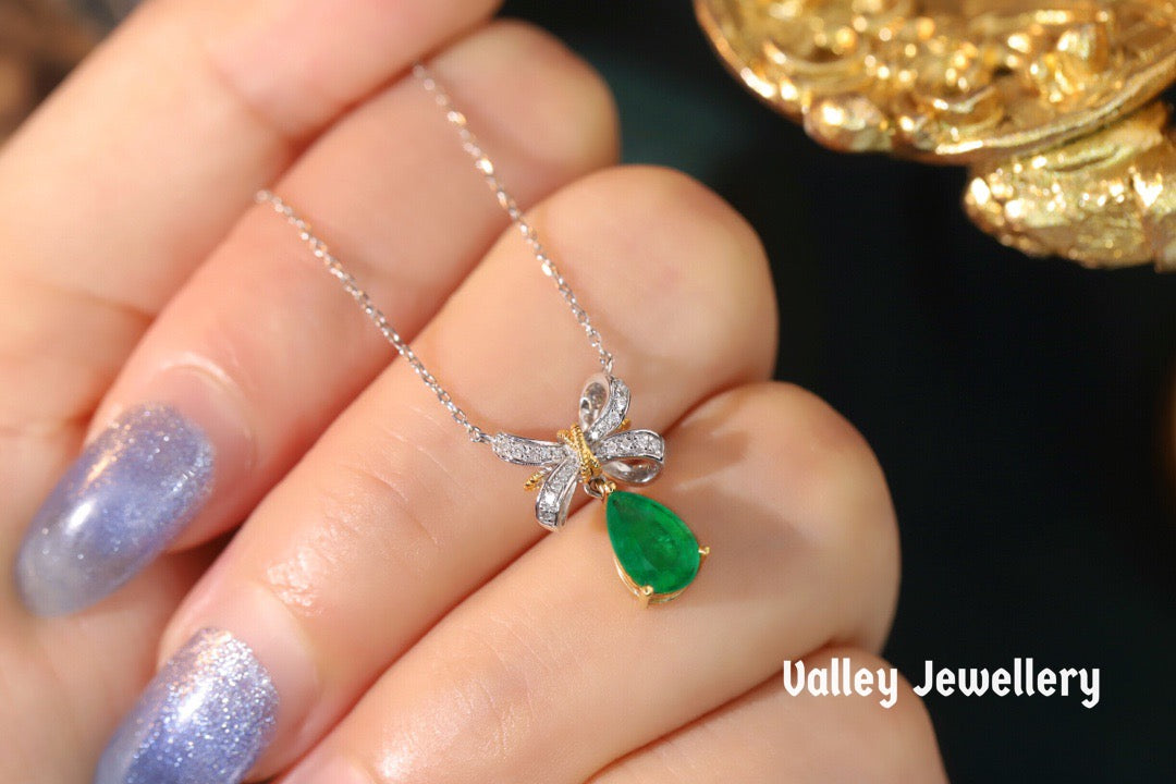 18K Bow emerald necklace