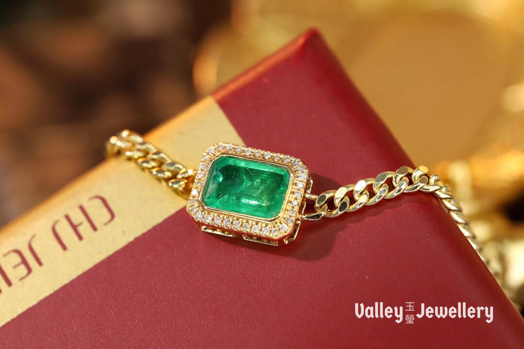 18k gold emerald square bracelet✨