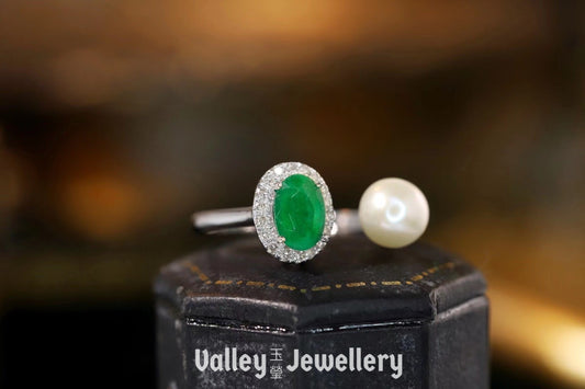 18K Sparkling Emerald Ring