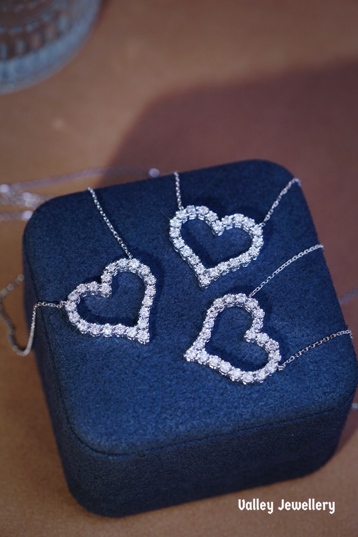 18K Diamonds heart-shaped necklace