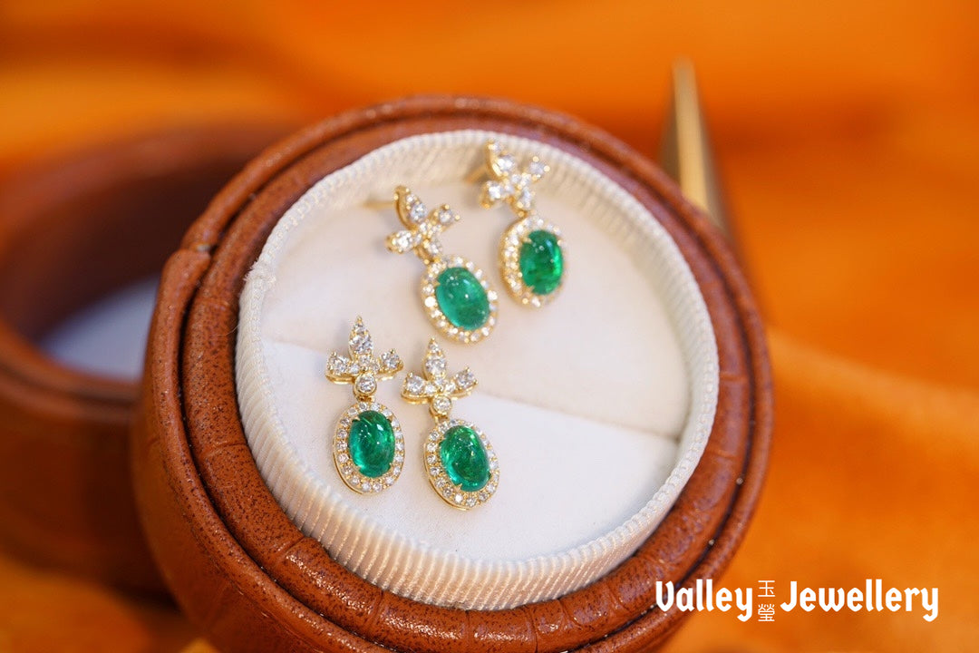 18K Sparkling Emerald Earrings