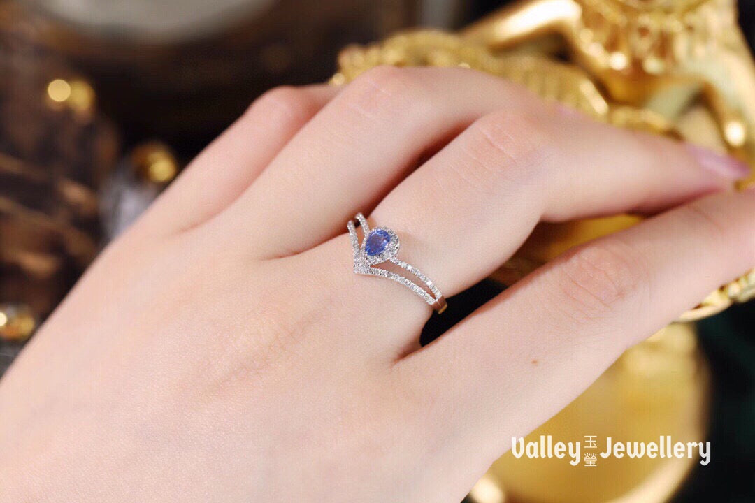 18K Blue Sapphire Ring