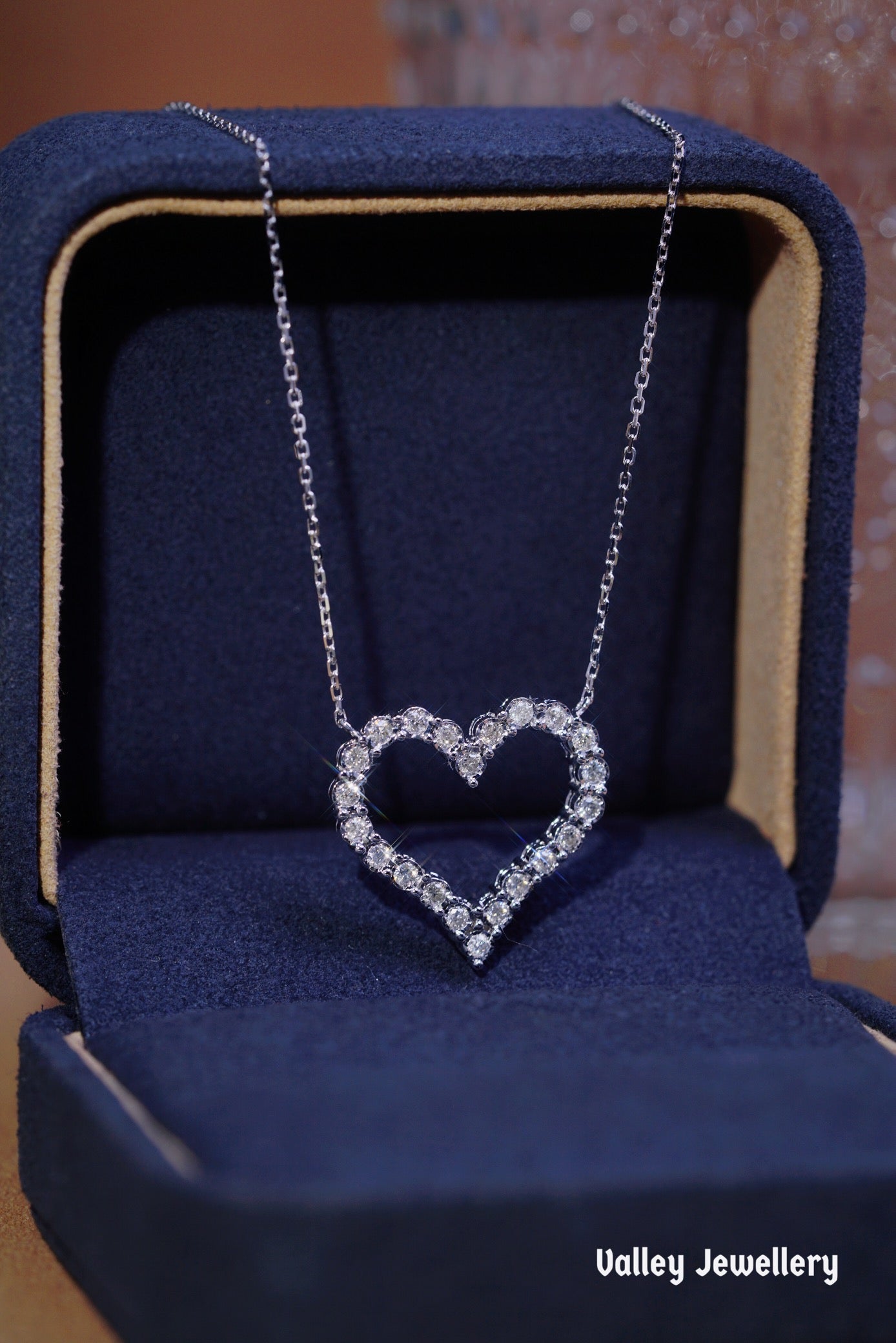 18K Diamonds heart-shaped necklace