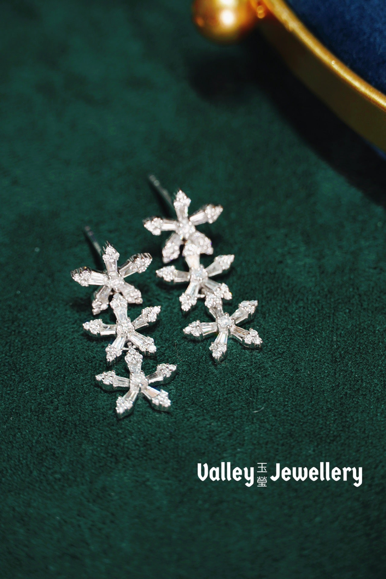 18K Sparkling Diamond Flower Earrings