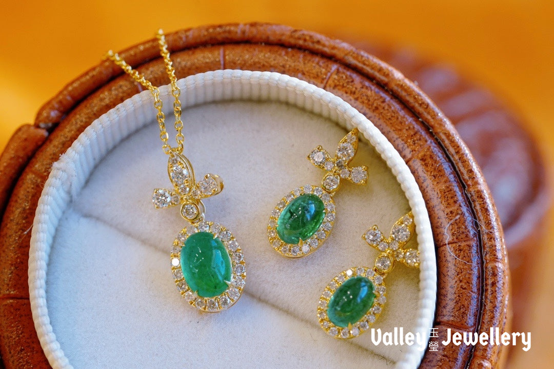 18K Sparkling Emerald Earrings