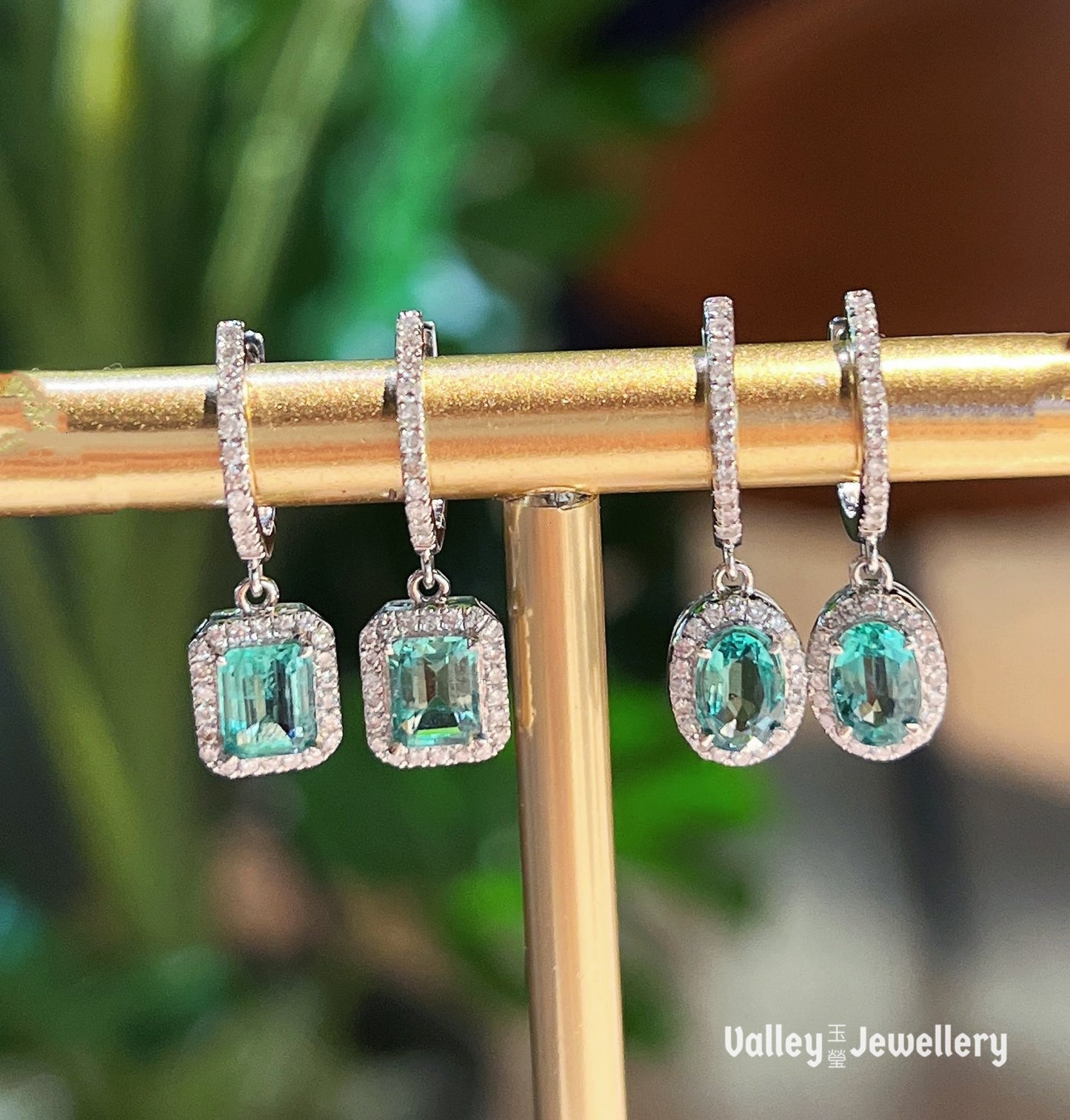 18K Sparkling Emerald Earrings