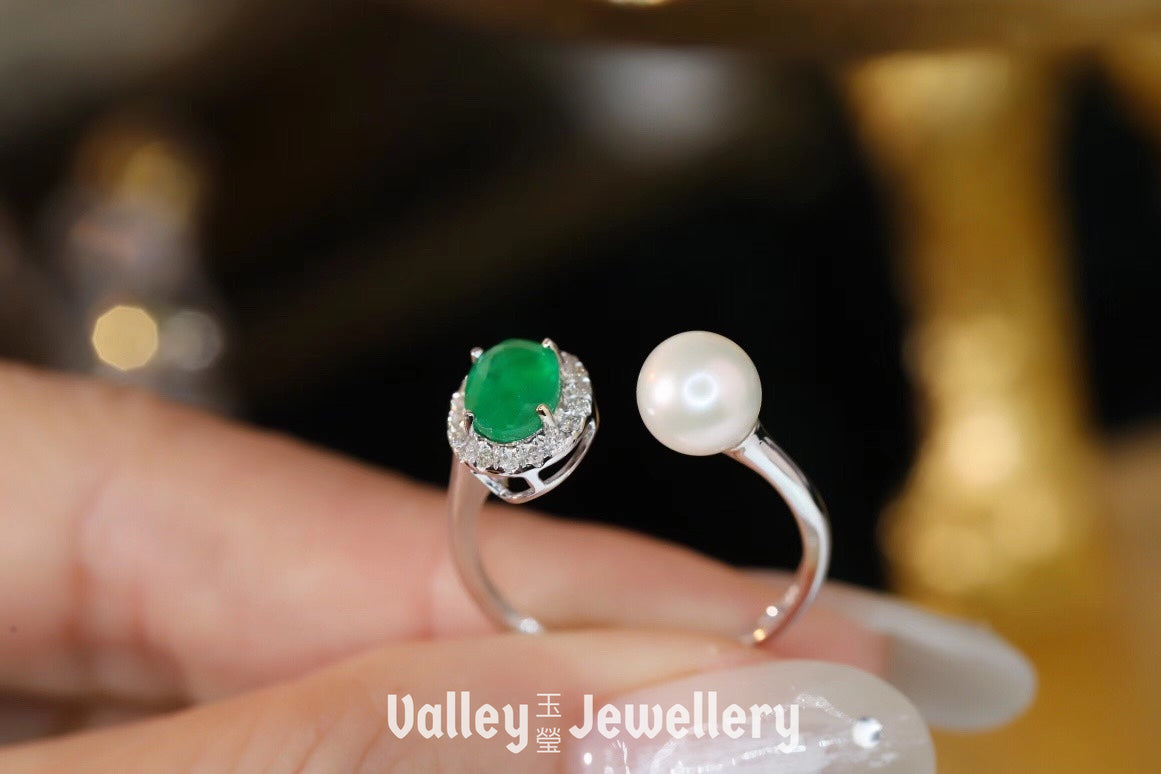 18K Sparkling Emerald Ring