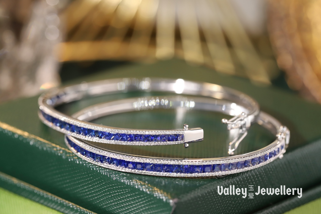 18K Blue Sapphire Bangle