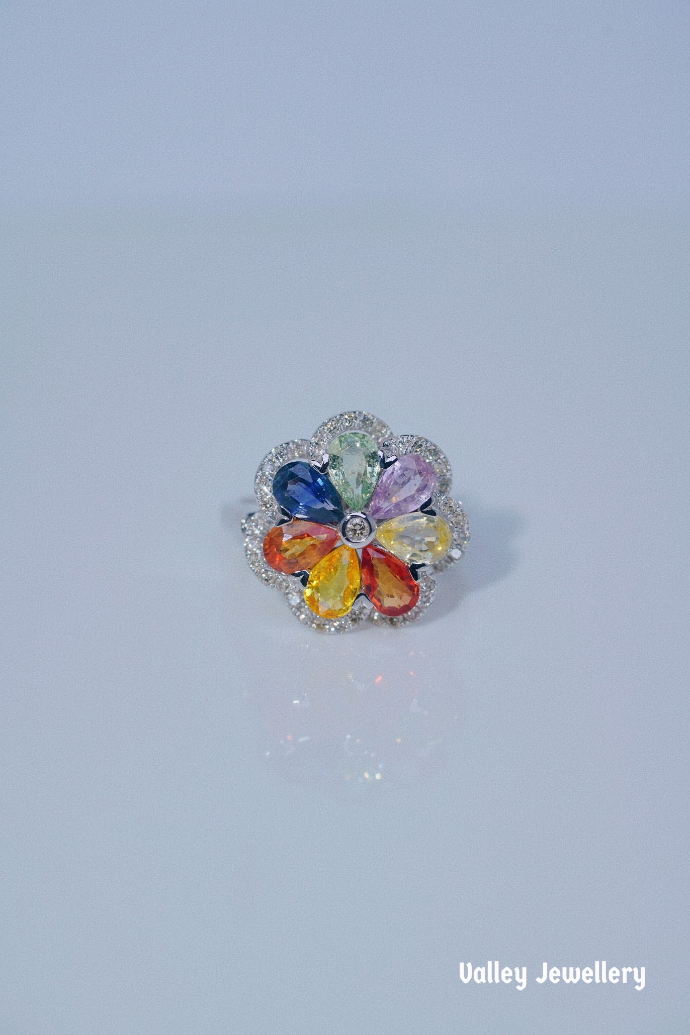 3.62ctColourful sapphire rotating ring