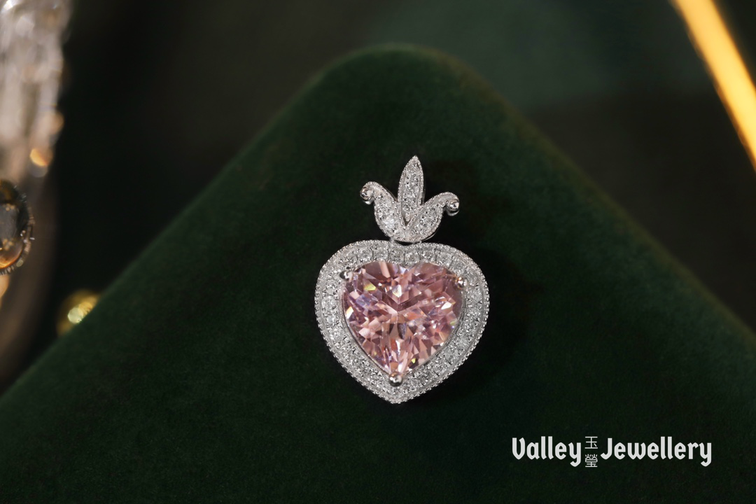 18K Sparkling Heart-shaped Morganite pendant