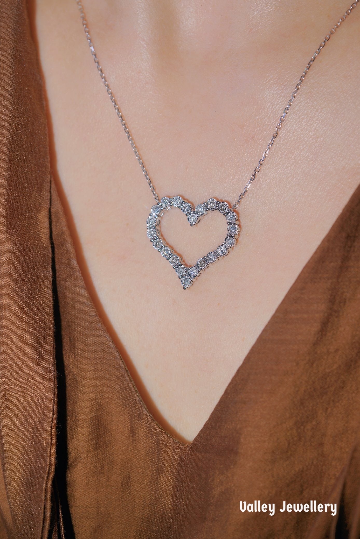 18K Diamonds heart-shaped necklace