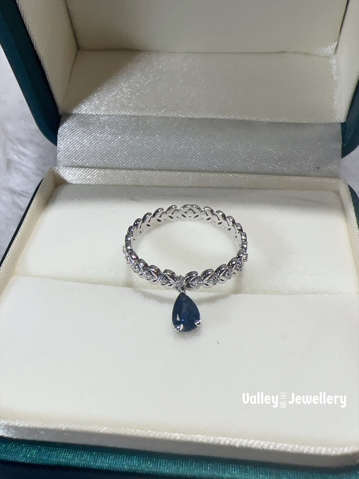 18k Blue Sapphire Ring