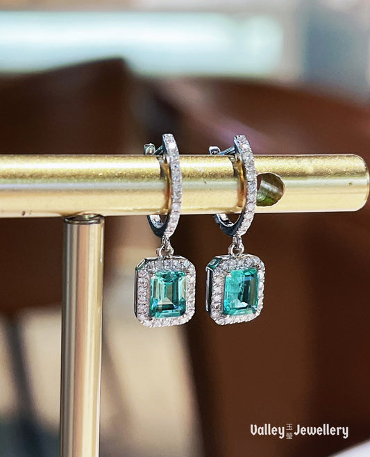 18K Sparkling Emerald Earrings